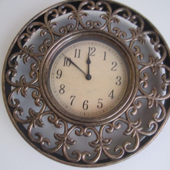 5-PIECE GOLD COLOR ELEMENT OF DESIGN/HOME DECOR WALL SET - Picture 5 of 9